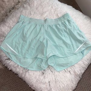 EUC Lululemon Hotty Hot Shorts 4 Inch Size 8